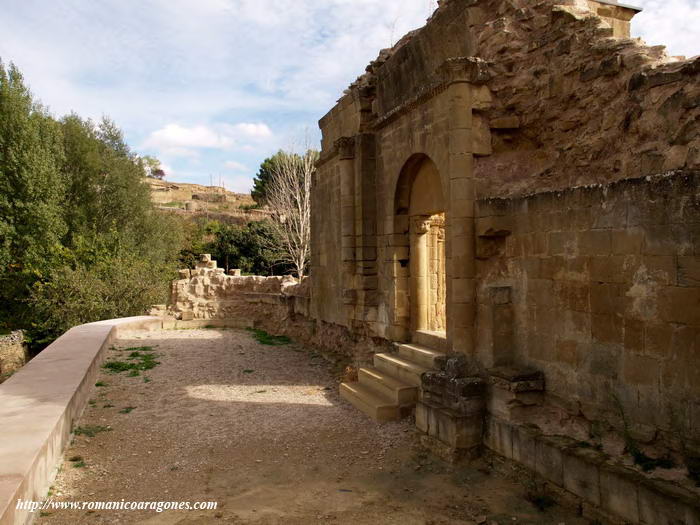 INTERIOR DEL TEMPLO HACIA LA CABECERA, TRAS SU CONSOLIDACIN